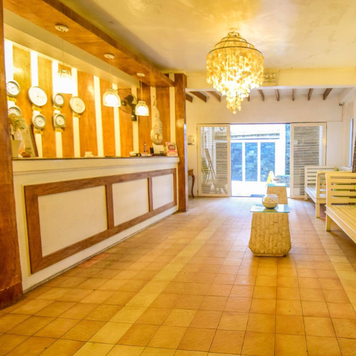 01 White House Frontdesk Dec2025