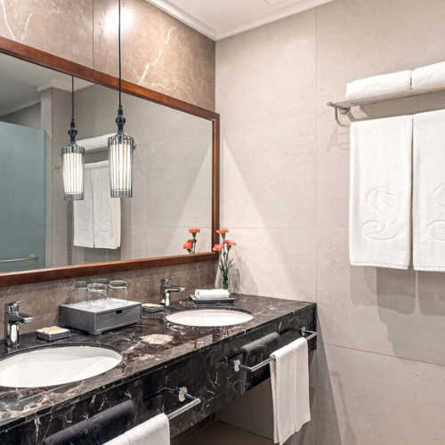 07 Mandarin Bay Resort Bathroom Dec2025