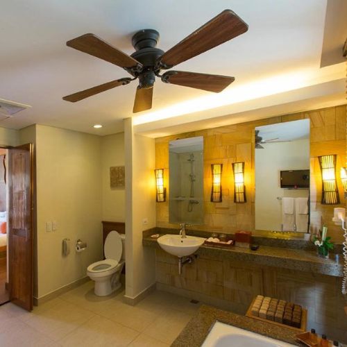 09 Crimson Mactan Bathroom Sept2025